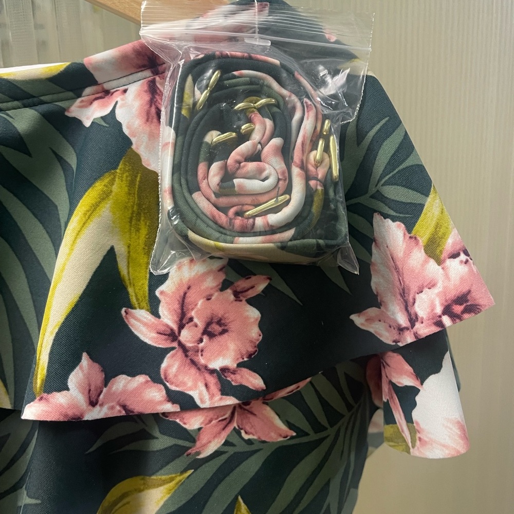 NWT- Floral Kona Sol Swimsuit 26W - Picture 3 of 4